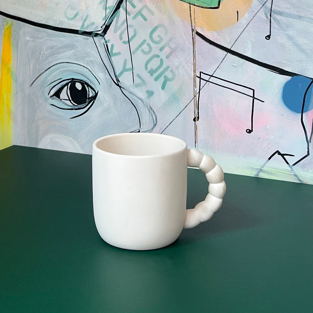 Perle krus i hvid keramik