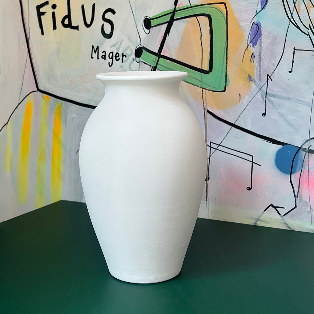 Mellem vase i hvid keramik