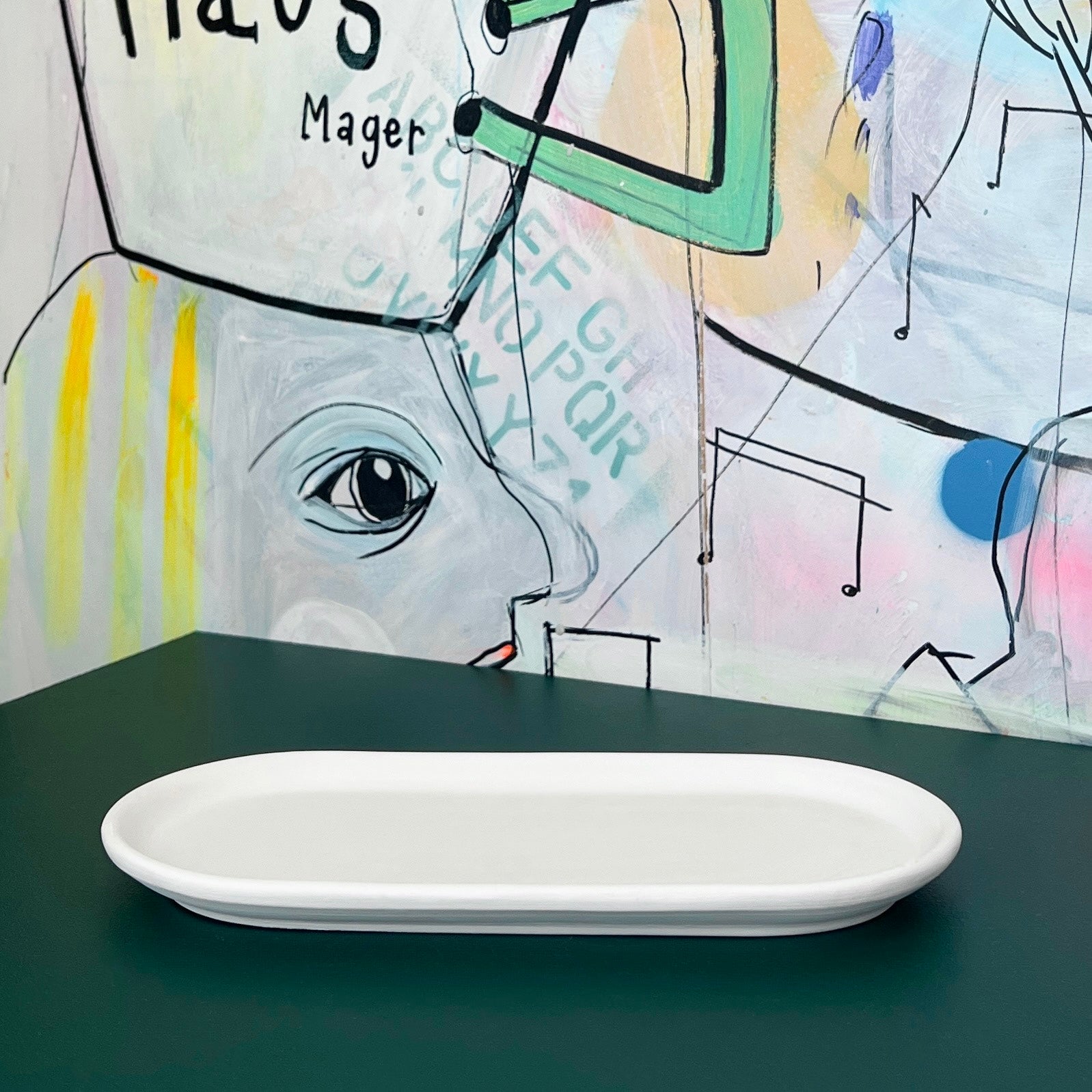 Fad med rund kant i hvid keramik