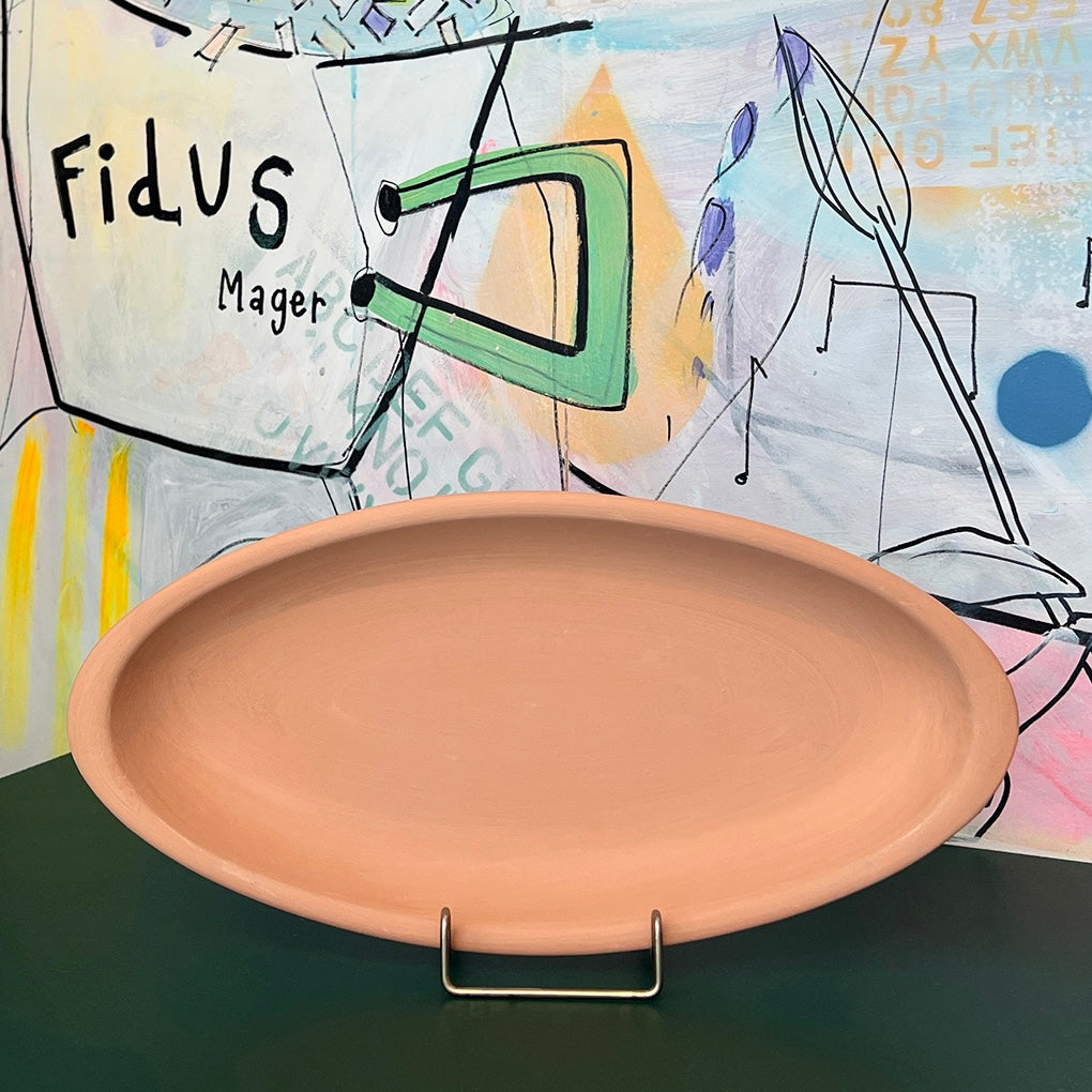 Ovalt fad i rødt keramik fra Art by Me