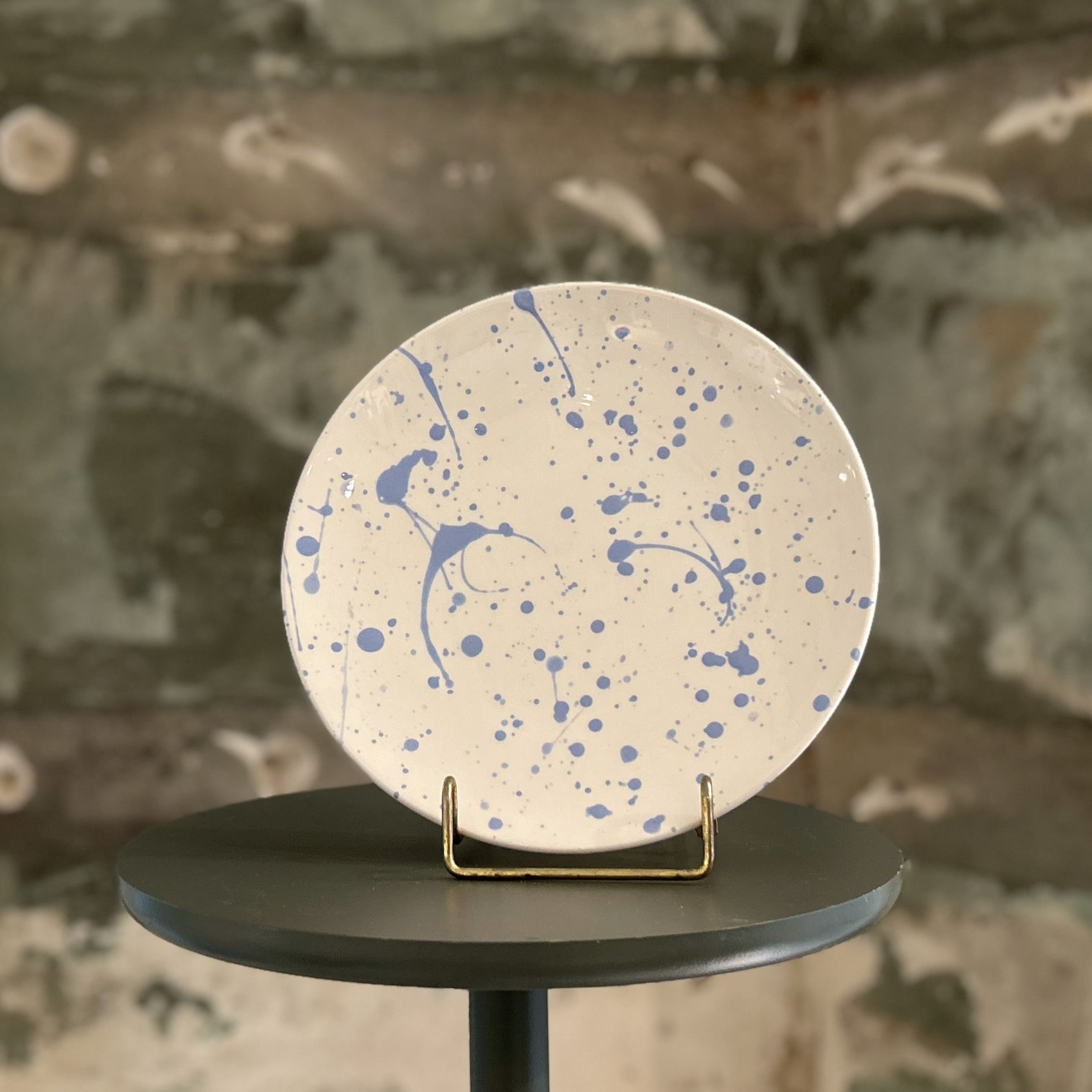 Keramik tallerken med blå splat