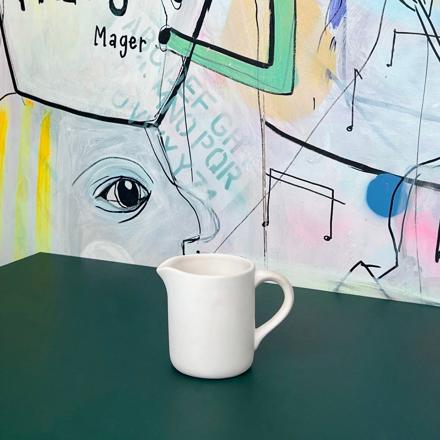 Lille flødekande i hvid keramik