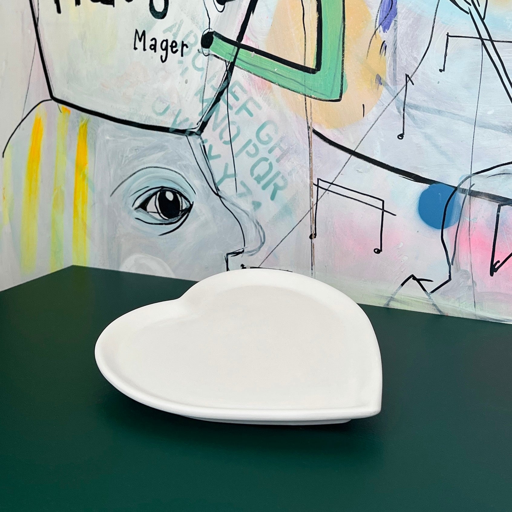 Hjertetallerken i hvid keramik fra Art by Me