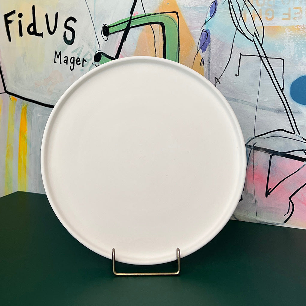 Moma middagstallerken i hvid keramik