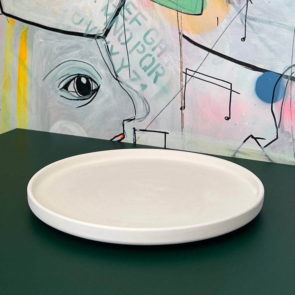 Moma middagstallerken i hvid keramik