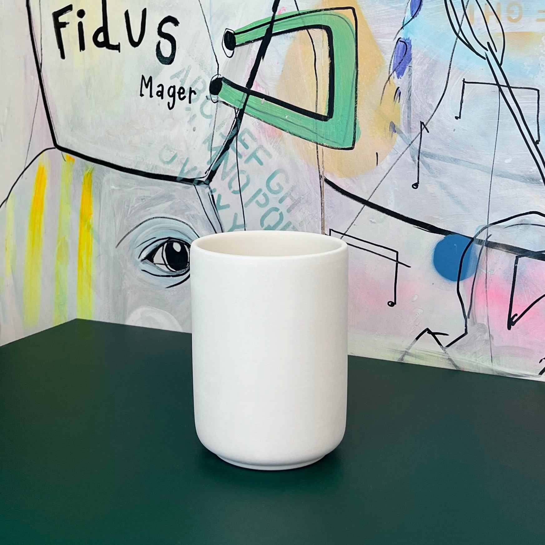 Rund vase i hvid keramik