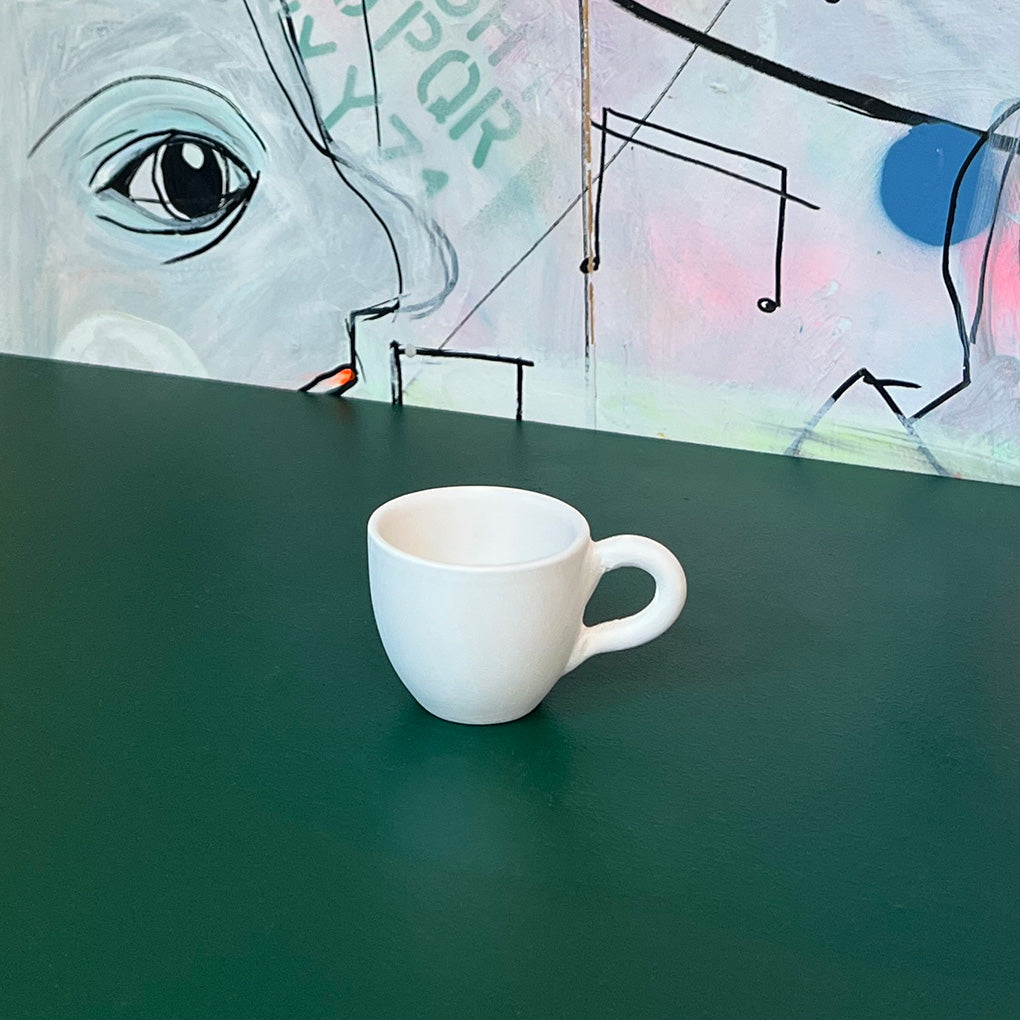 Lille espressokop i hvid keramik