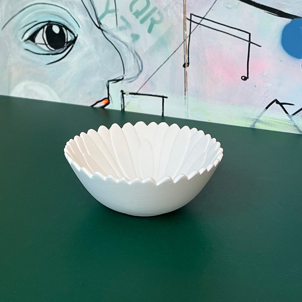 Blomsterskål i hvid keramik