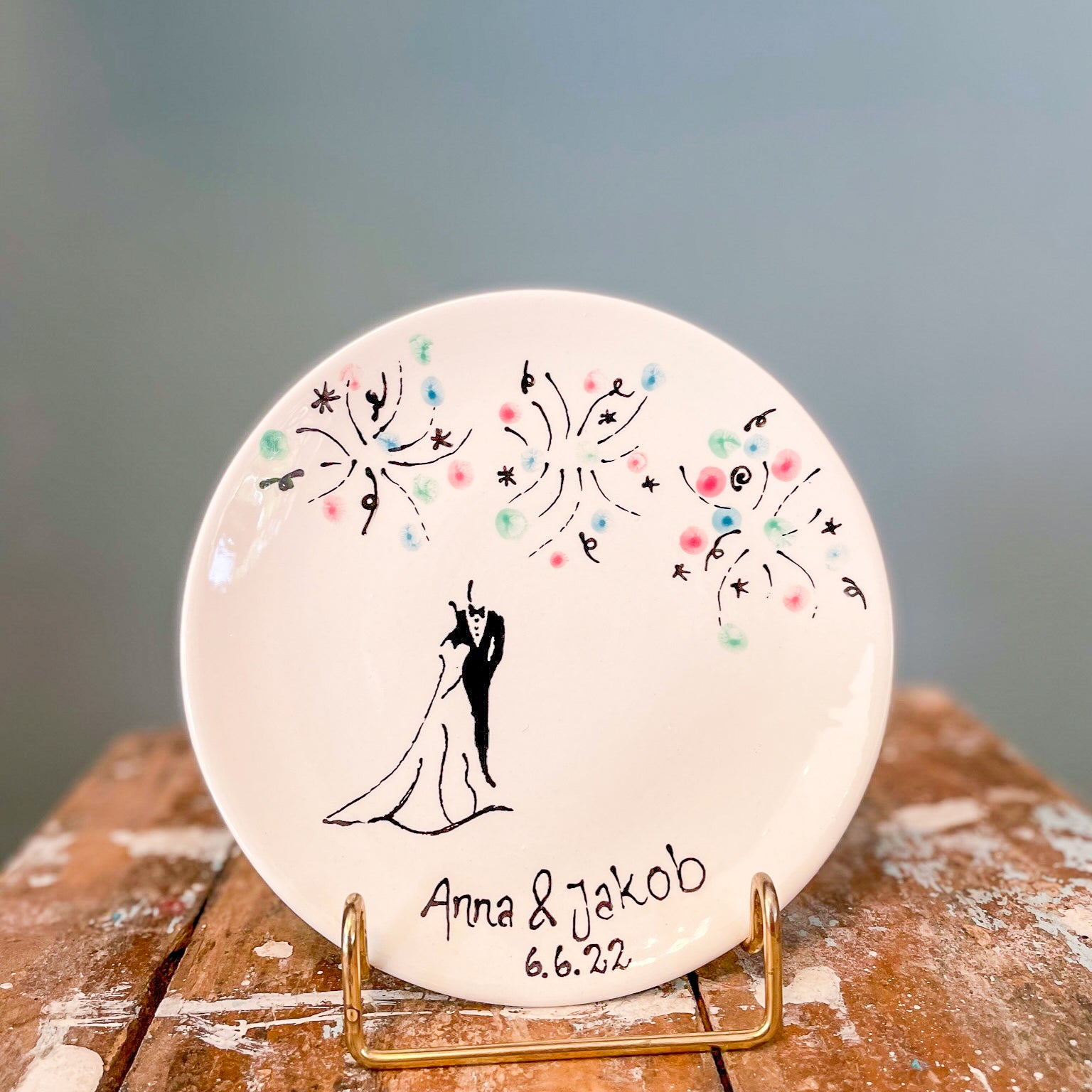 Keramik tallerken med fingertryks optegning af nygift par perfekt til brylluppet eller brudeparret
