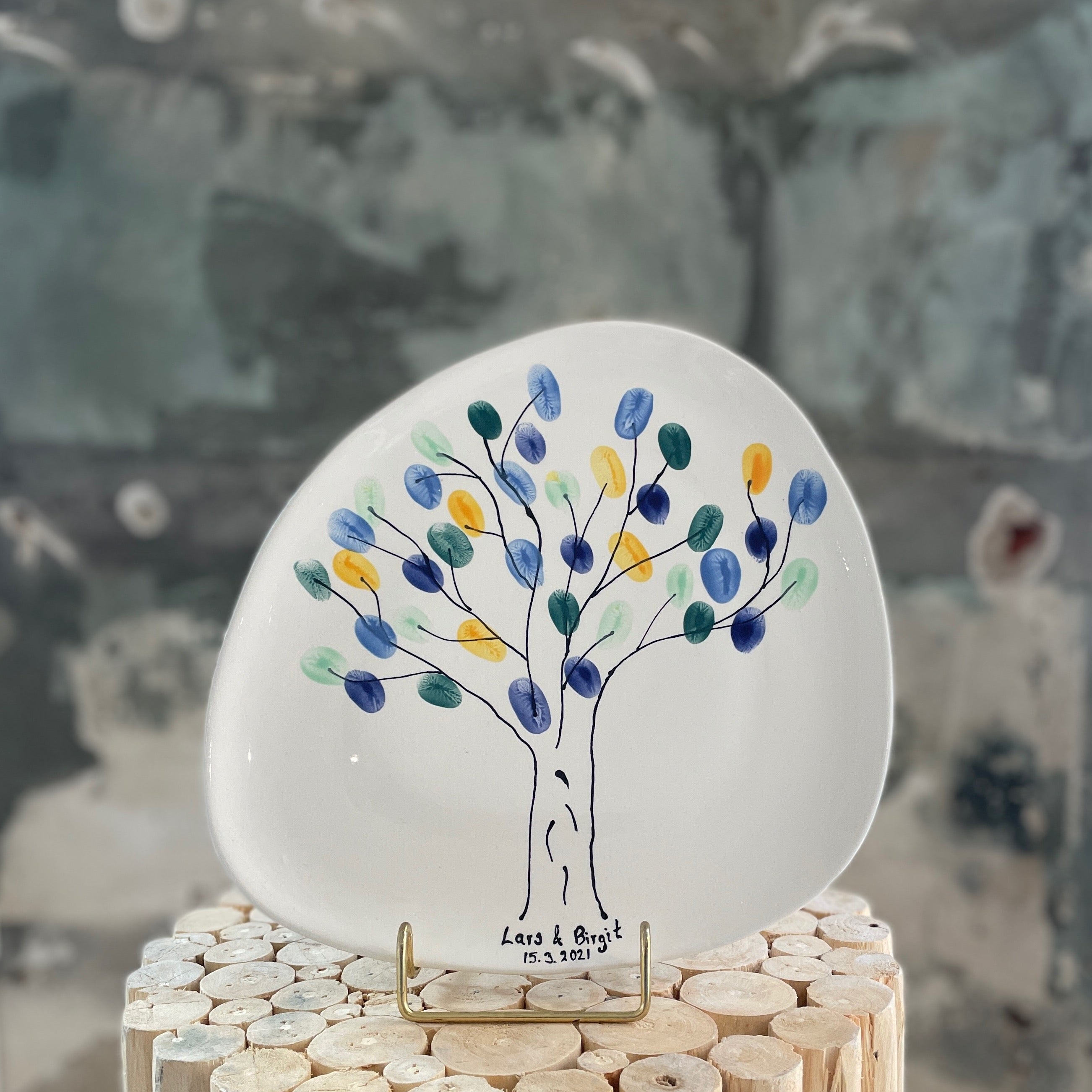 Keramik tallerken med fingertryks optegning af streg træ perfekt til alle anledninger