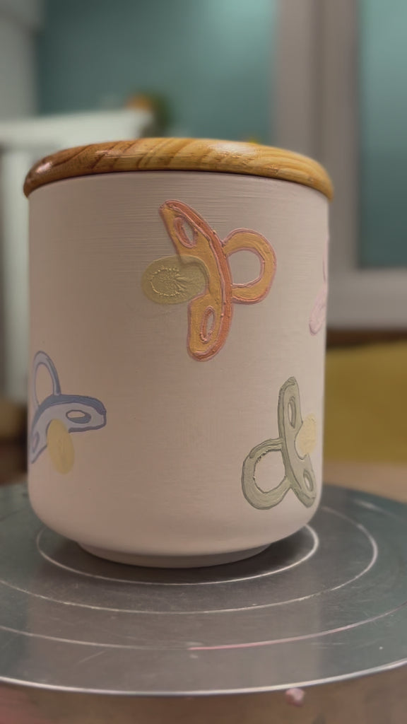 Fingeraftryk på keramik med sutter, perfekt til babyshower